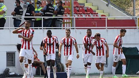 Como chegar a Restaurante Fora De Jogo em Amadora através de