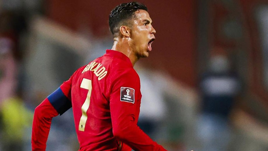 Cristiano Ronaldo curte Portugal com tênis raro de R$ 73 mil