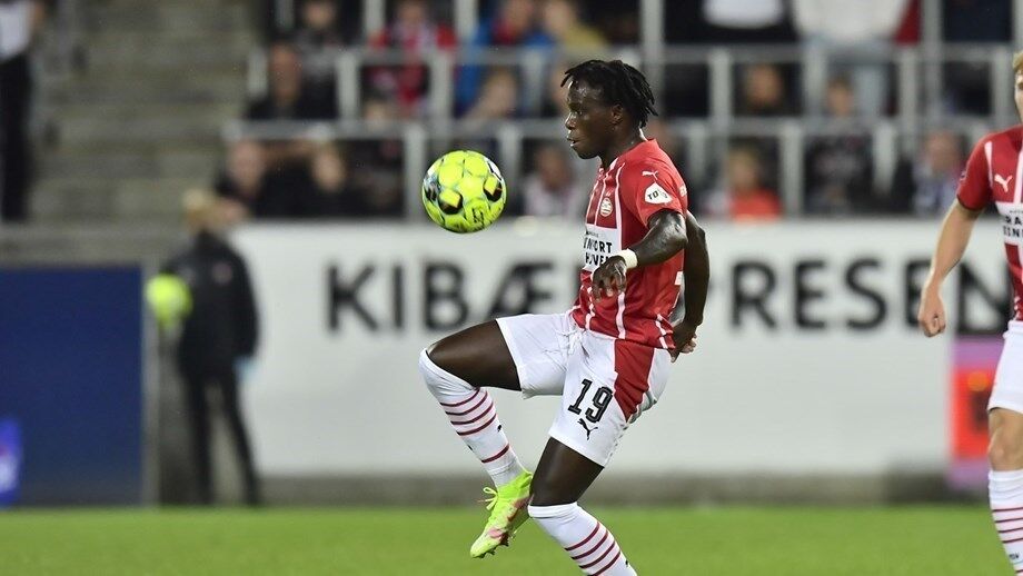 Holanda: Bruma titular na derrota pesada do PSV (0-4) com o Feynoord