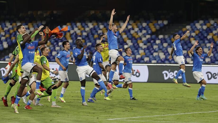 Nápoles volta a vencer e continua a liderar a Serie A