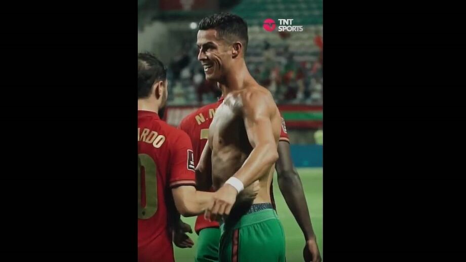 Internacional português tirou a camisola, festejou com os companheiros e com os cerca de 8 mil que estavam nas bancadas no Algarve