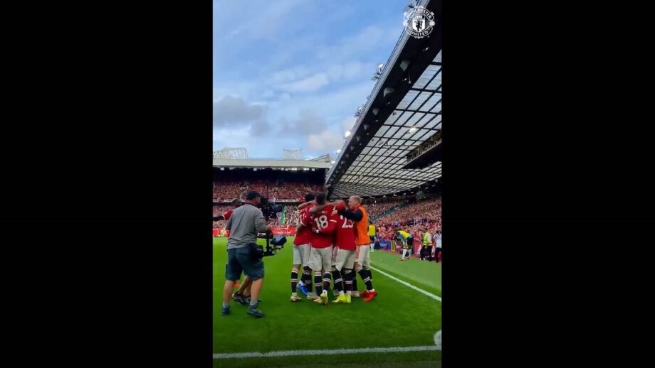 Avançado português bisou no regresso a Old Trafford