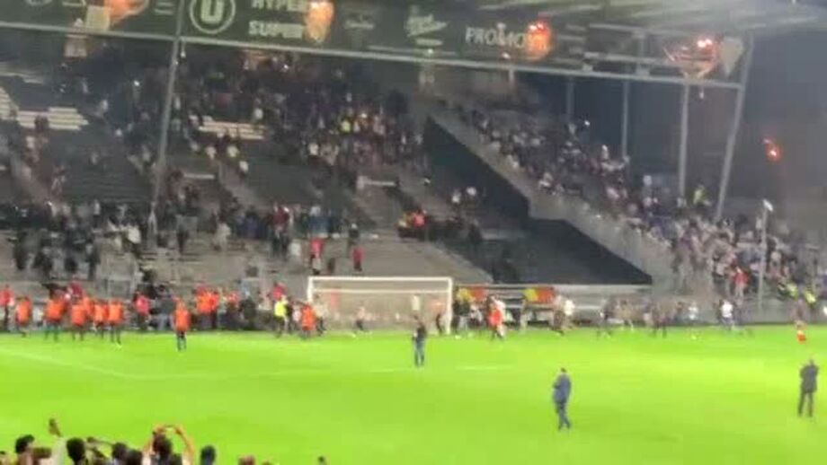 Cenas lamentáveis após o empate sem golos para a Ligue 1