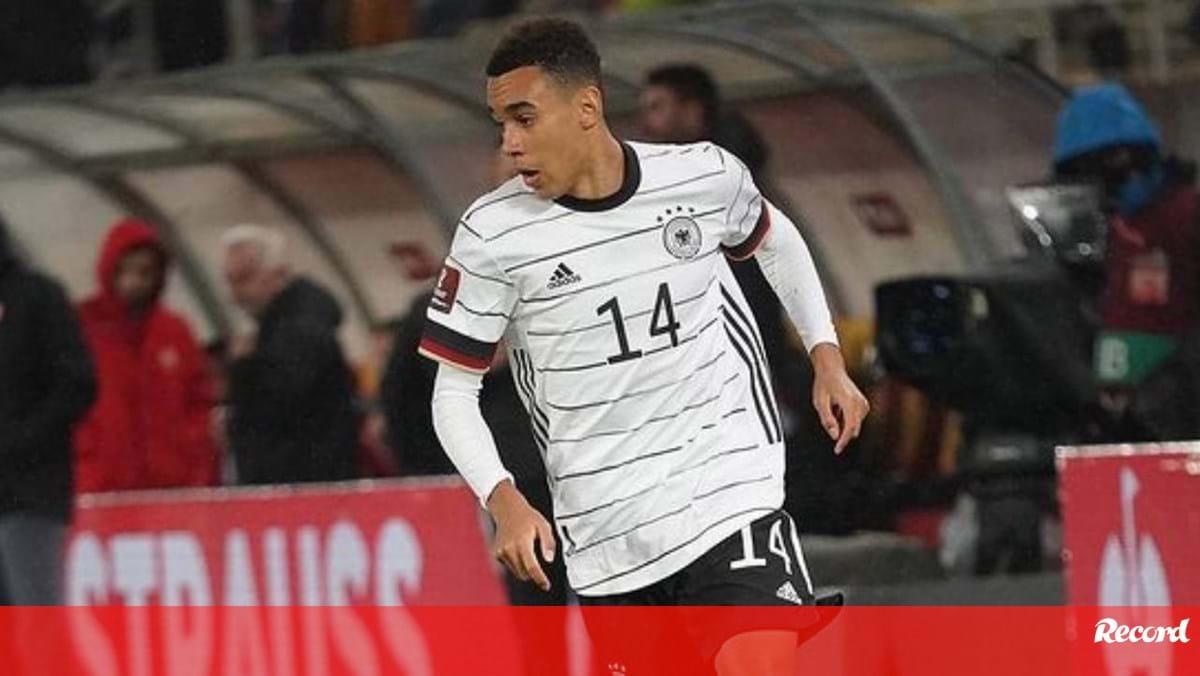 Der Junge, der bei Bayern und der deutschen Nationalmannschaft blendet: „Meine Mutter nimmt mich immer noch mit zum Training“ – Bayern München