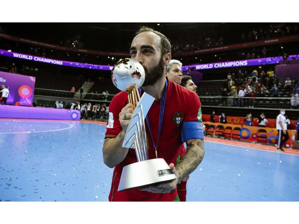 Ricardinho eleito o melhor jogador de futsal do mundo pela quinta vez - SIC  Notícias