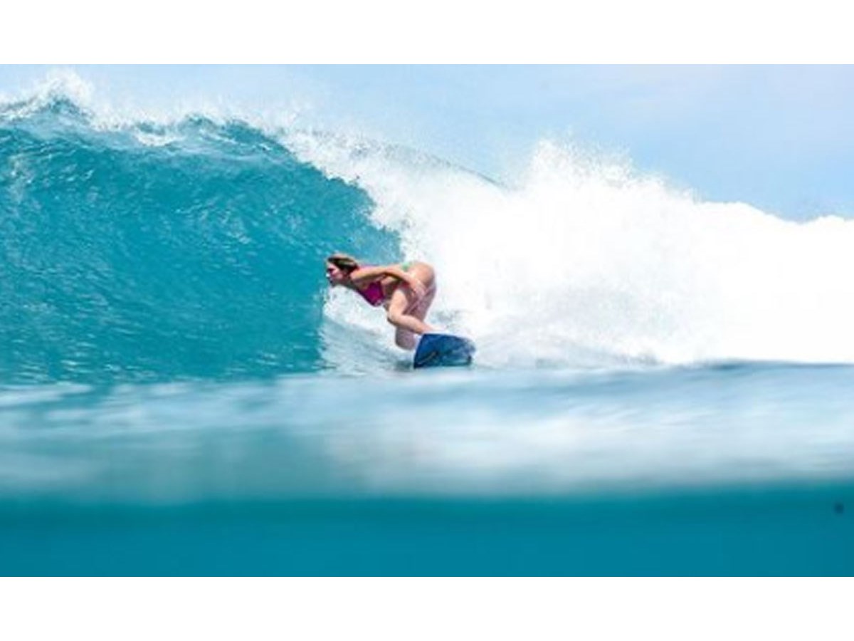 Francisca Veselko tem 18 anos, é campeã nacional de surf e agora