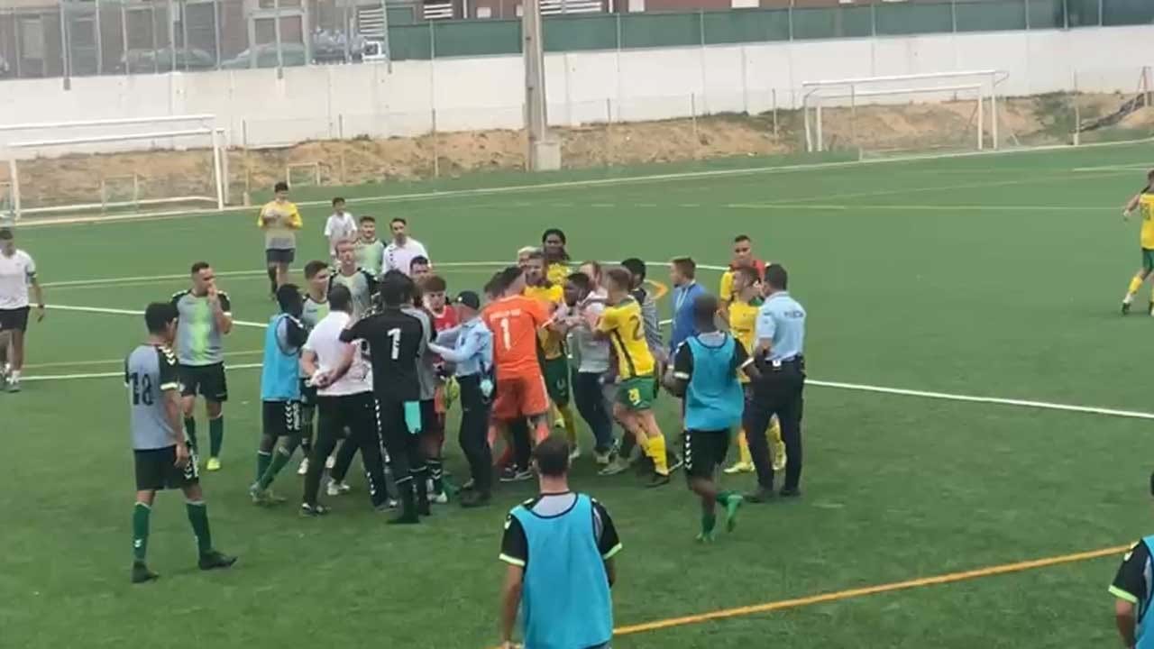 PSP efetua disparos para o ar durante jogo de futebol entre equipas do  Montijo e Setúbal - SIC Notícias