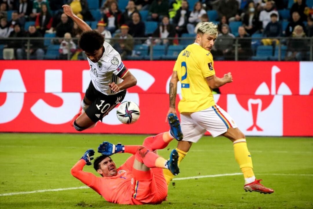 Andrei Ratiu deixou boas indicações diante da Alemanha