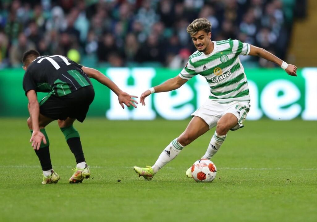Jota  dá cartas ao  serviço do  Celtic