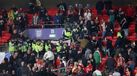 Jogo em Wembley 'aqueceu' na bancada: polícia forçada a recuar perante a fúria dos húngaros 