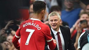 Imprensa inglesa avança que Solskjaer chamou Ronaldo para aplaudir adeptos do Man. United
