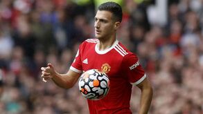 Milan e Roma fazem mira a Diogo Dalot a pensar no mercado de janeiro