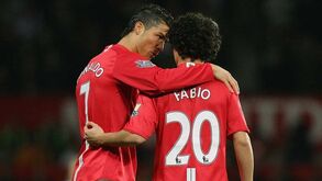 Fábio da Silva recorda estreia pelo Man. United e os conselhos de Ronaldo que fizeram a diferença