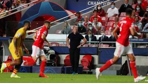Koeman discutiu com uma das 'vacas sagradas' do Barcelona no intervalo do jogo com o Benfica 