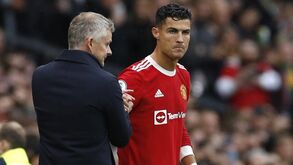 Ronaldo saiu irritado mas Rio Ferdinand defende o português: «Entendo as suas frustrações»
