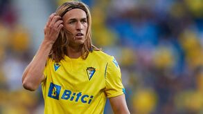 Pedro Benito entre a LaLiga e as redes sociais: o jogador do Cádiz que dá cartas no TikTok e no Youtube 