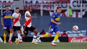 Argentina: Marcos Rojo expulso e River vence (2-1) Boca no regresso dos adeptos