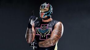 WWE: Rey Mysterio fora por tempo indeterminado devido a lesão