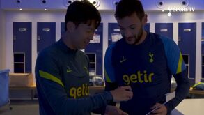 Heung-Min Son andou a distribuir notas do FIFA 22 no balneário do Tottenham