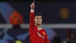 Carragher não vê Ronaldo como salvador do Manchester United: «Só aumentou o problema»