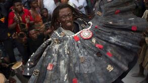 Futebol africano ‘brinda-nos’ com preciosidades: De George Weah... a bruxarias e amuletos