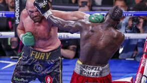 Tyson Fury segura a coroa ao arrumar Deontay Wilder