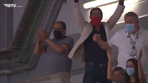 Rui Costa celebrou efusivamente a vitória da equipa de voleibol do Benfica