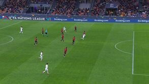 Iturralde González analisa golo polémico de Mbappé: «Uma coisa é o que é e outra o que gostaríamos que fosse»