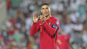 Criança foi falar com Cristiano Ronaldo durante o Portugal-Luxemburgo