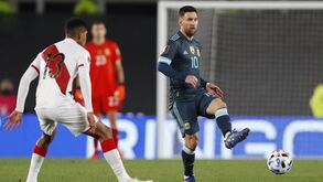 Argentina em 'serviços mínimos' bate Peru com Otamendi a liderar a defesa