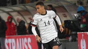 O miúdo que deslumbra no Bayern e na seleção alemã: «A minha mãe ainda me leva ao treino»