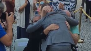 «Foi magia negra?»: treinador revolta-se com acusações de jornalista e abandona sala de imprensa furioso