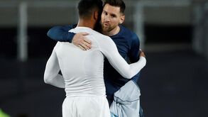 A oferta inesquecível de Messi a peruano: «Vou mandar emoldurá-la, como uma peça de decoração»