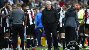 Tensão no Newcastle: ânimos exaltados no balneário com dois jogadores a terem de ser separados