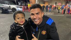 Cristiano Ronaldo celebrar a vitória com filho de Fred