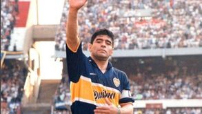 Quem mais diria que o River ficara sem... as cuecas? Faz 24 anos que Maradona disputou o último jogo
