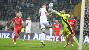 A crónica em vídeo do V. Guimarães-Benfica: «Benfica mantém viva a esperança no apuramento»