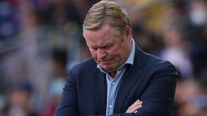 Koeman despedido... no avião: os milhões que vai receber e o senhor que se segue no Barcelona