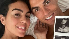 Cristiano Ronaldo anuncia que vai ser de novo pai de gémeos