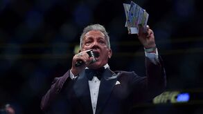 Incrível: Bruce Buffer vai falhar um evento principal do UFC pela primeira vez desde 1996