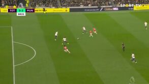 Combinação entre Bruno Fernandes e Cristiano Ronaldo termina em novo golo do Man. United