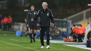 Jesus: «Lançamento lateral a favor do Benfica é marcado a favor do Estoril e os jogadores ficaram a falar com o árbitro»