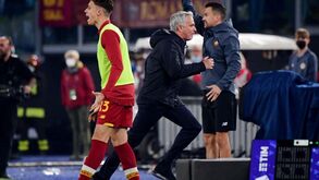 Mourinho em 'flash' relâmpago: «Não quero dizer mais nada, caso contrário não estarei no banco»