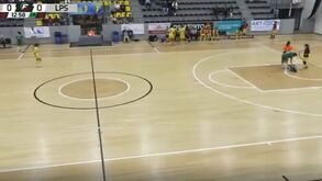 Fair-play no futsal feminino: jogadora interrompe lance de ataque para adversária ser assistida