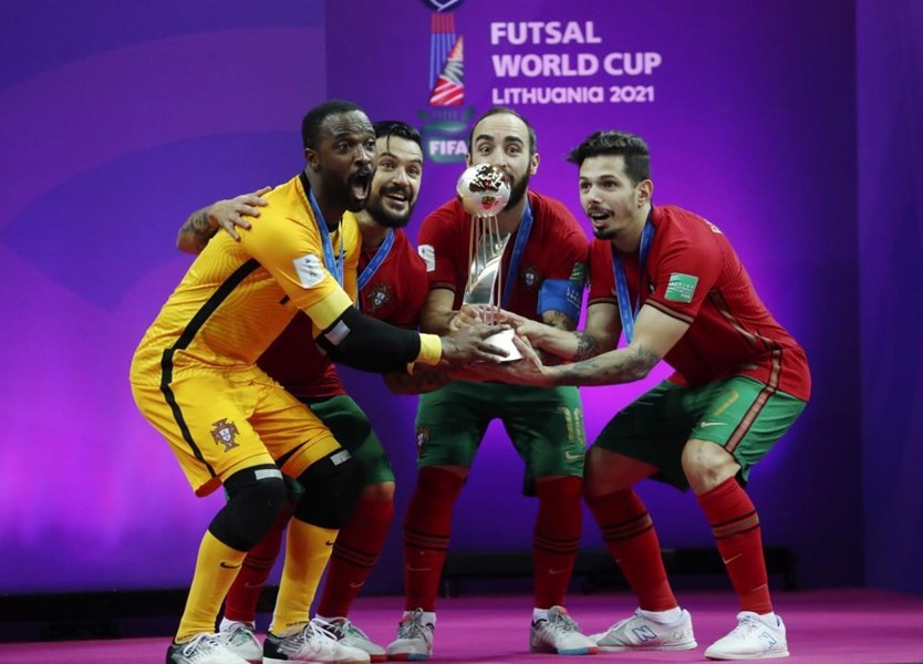 Ricardinho eleito o melhor jogador de futsal do mundo pela quinta vez - SIC  Notícias