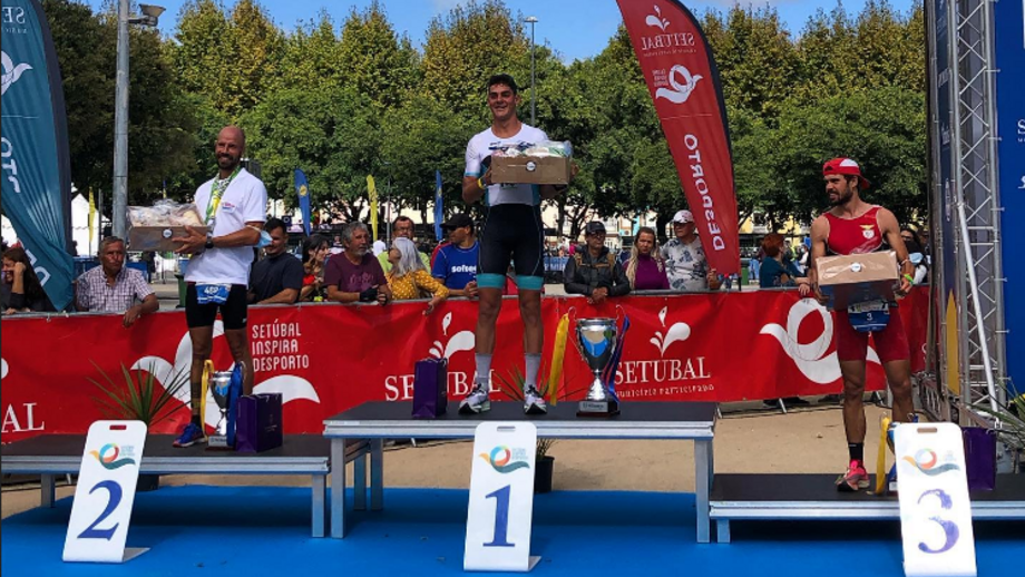 João Ferreira e Ana Filipa Santos vencem triatlo longo de Setúbal