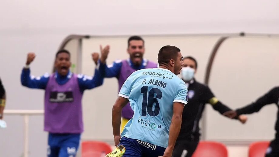 Amora-Cova da Piedade, 2-0: dedo de Sandro