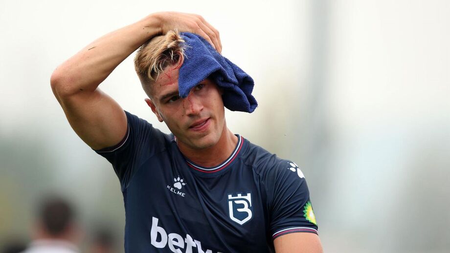 Tomás Ribeiro suturado com sete pontos na cabeça