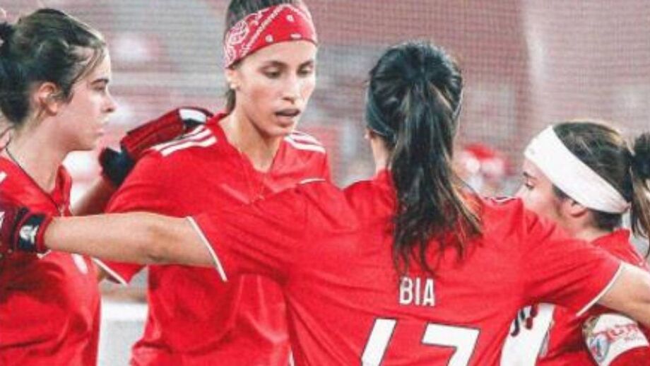 Benfica conquista a Supertaça feminina de hóquei patins com Rui Costa na bancada