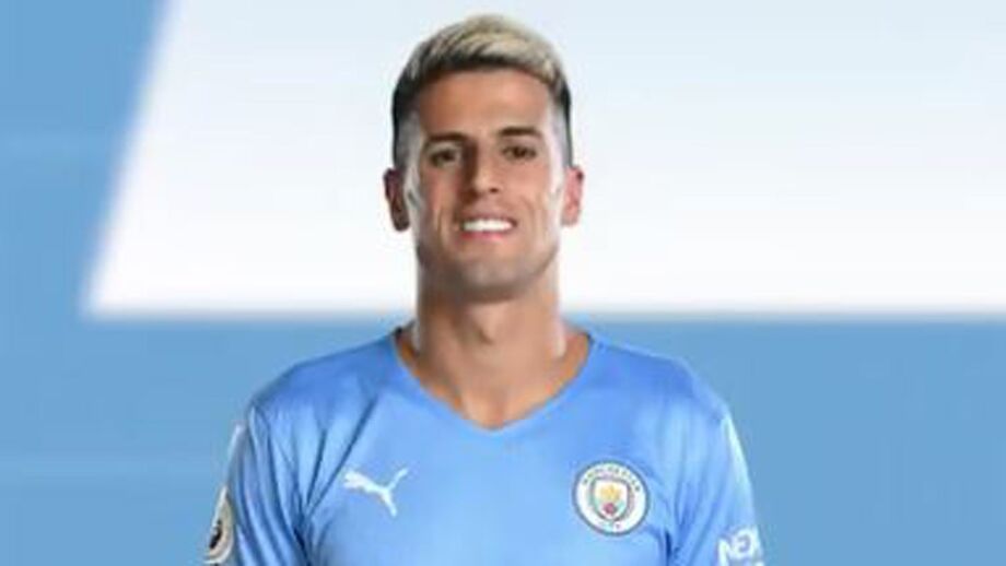 Lateral-esquerdo em declarações aos meios do Manchester City
